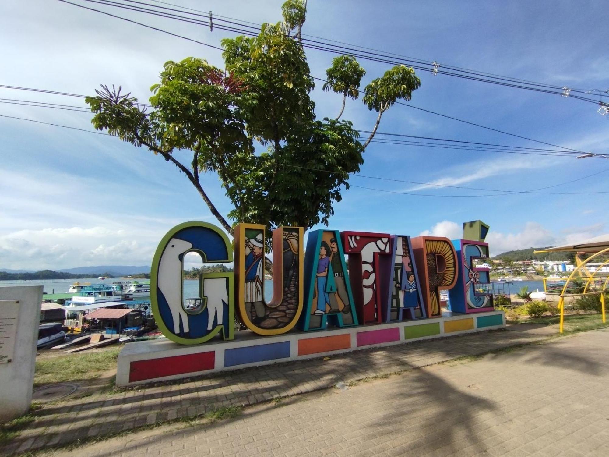 Aptos Plaza Principal, Con Y Sin Vista Al Embalse, Frente Autobus, A 8 Minutos De La Piedra Del Penol, Todo Cerca!!! Guatapé 외부 사진